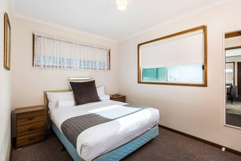 Lakes Jakaranda Holiday Units - Accommodation Sunshine Coast 6