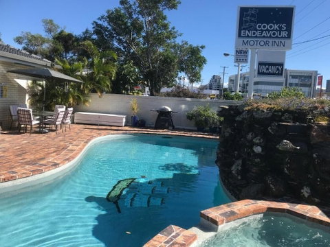 Cook's Endeavour Motor Inn - Accommodation Sunshine Coast 1