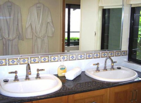 At Remingtons Private Cottages & Lodge - Accommodation Sunshine Coast 2