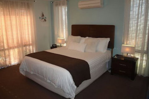Baudins Of Busselton B & B - Accommodation Sunshine Coast 0