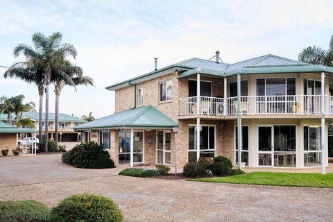 Harbourview House - Accommodation Sunshine Coast 2