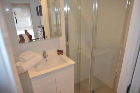 The Pommy Tree - Accommodation Sunshine Coast 6