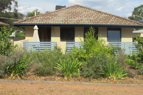 The Pommy Tree - Accommodation Sunshine Coast 4