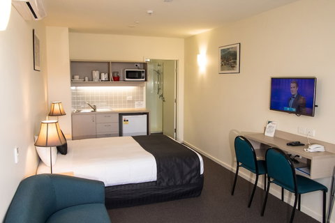 Shoreline Hotel - Accommodation Sunshine Coast 0