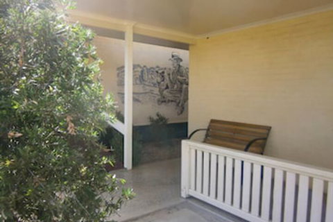 Kellys Motel Oakey - Accommodation Sunshine Coast 0