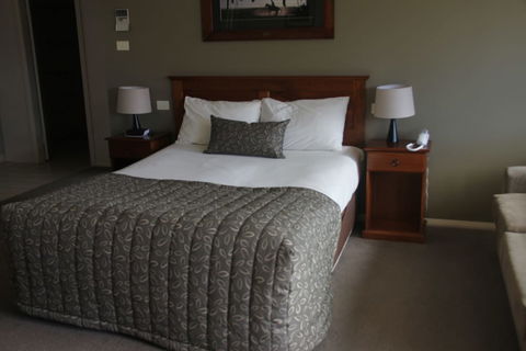 Saltbush Motor Inn - Accommodation Sunshine Coast 6