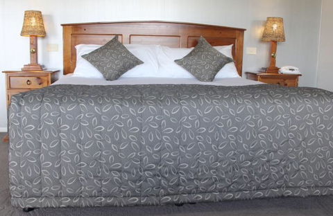 Saltbush Motor Inn - Accommodation Sunshine Coast 5