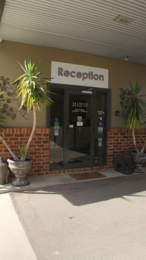 Saltbush Motor Inn - Accommodation Sunshine Coast 3