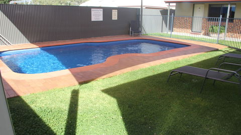 Saltbush Motor Inn - Accommodation Sunshine Coast 1