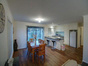 DBJ Holiday Units - Accommodation Sunshine Coast 1