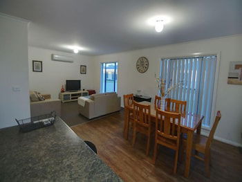 DBJ Holiday Units - Accommodation Sunshine Coast 2