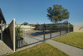 DBJ Holiday Units - Accommodation Sunshine Coast 0