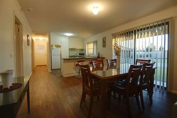 DBJ Holiday Units - Accommodation Sunshine Coast 3