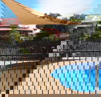 Golden Guitar Motor Inn - Accommodation Sunshine Coast