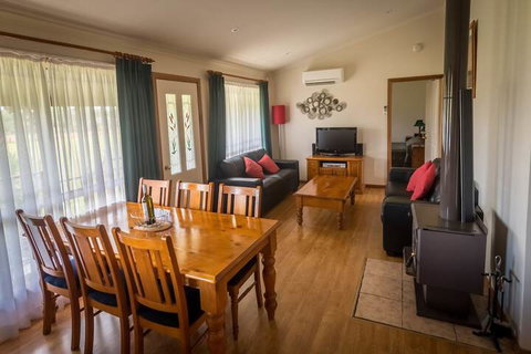 Cottages On Lovedale - Accommodation Sunshine Coast 7