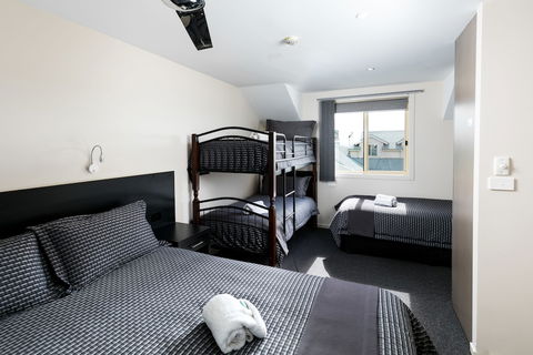 Dolphin Shores - Accommodation Sunshine Coast 1