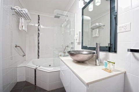 Dolphin Shores - Accommodation Sunshine Coast 5