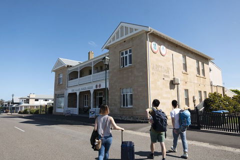 Port Elliot Beach House YHA Hostel - Accommodation Sunshine Coast 2