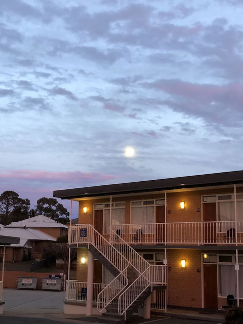 Queanbeyan Motel - Accommodation Sunshine Coast 0