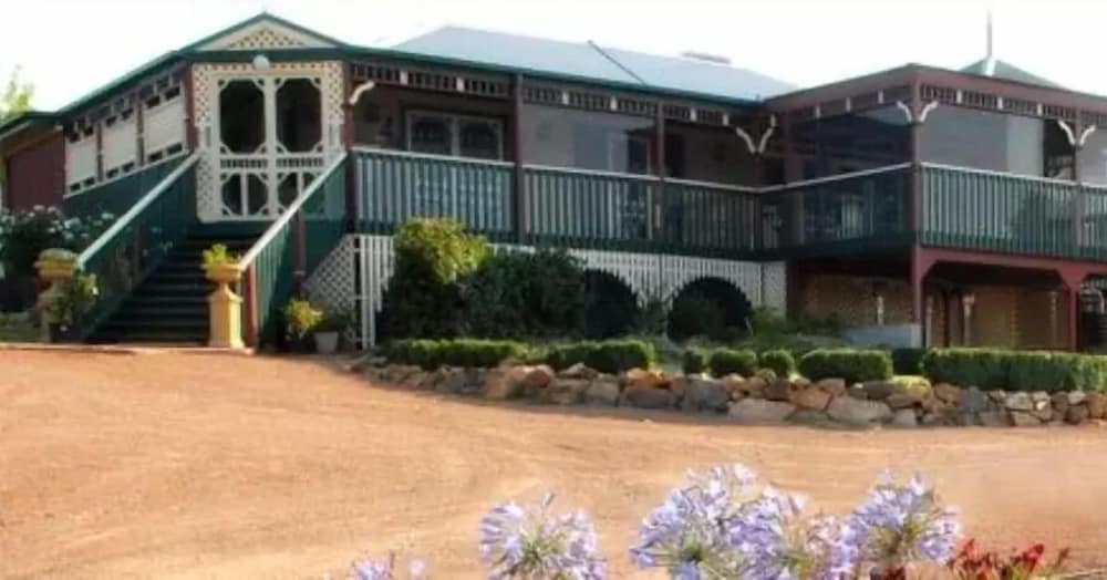 Hall ACT Accommodation Sunshine Coast