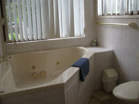 Hill Top Country Guest House - Accommodation Sunshine Coast 2