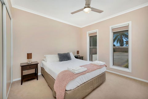 Kennedy Holiday Villas - Accommodation Sunshine Coast 2
