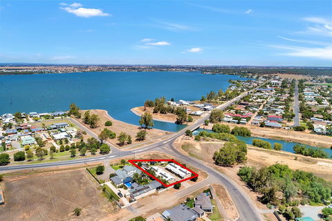 Kennedy Holiday Villas - Accommodation Sunshine Coast 0