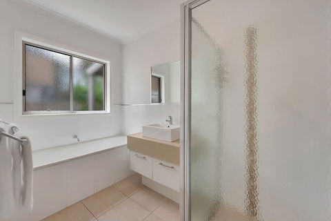 Kennedy Holiday Villas - Accommodation Sunshine Coast 6