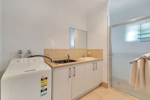 Kennedy Holiday Villas - Accommodation Sunshine Coast 4