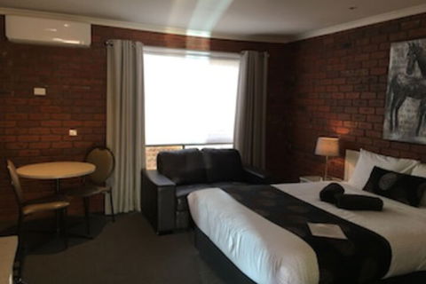 Melton Motor Inn & Apartments - Accommodation Sunshine Coast 0