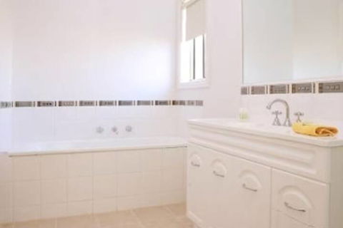 Melton Motor Inn & Apartments - Accommodation Sunshine Coast 2