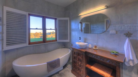 Bridle Guesthouse - Accommodation Sunshine Coast 2
