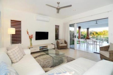 4 Cascade House Luxury Holiday Home - Accommodation Sunshine Coast 7