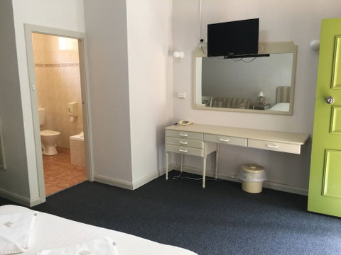 Town & Country Motel - Accommodation Sunshine Coast 1