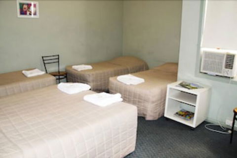 Imperial Hotel Cowra - Accommodation Sunshine Coast 3