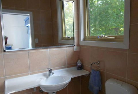 Hillview Oak B & B - Accommodation Sunshine Coast 3