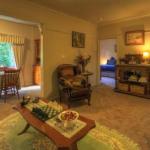Hillview Oak B & B - Accommodation Sunshine Coast 0