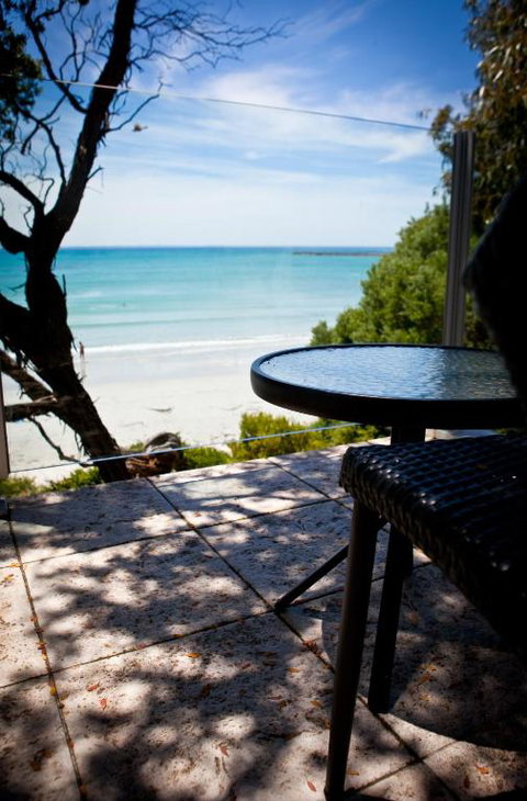 Battery Cove Beach Front Apartment - Accommodation Sunshine Coast 2