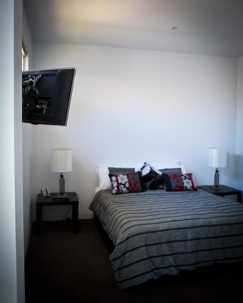 Battery Cove Beach Front Apartment - Accommodation Sunshine Coast 3