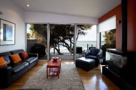 Battery Cove Beach Front Apartment - Accommodation Sunshine Coast 1