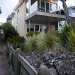 Battery Cove Beach Front Apartment - Accommodation Sunshine Coast 0
