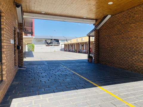The Cottage Motor Inn Albury - Accommodation Sunshine Coast 0