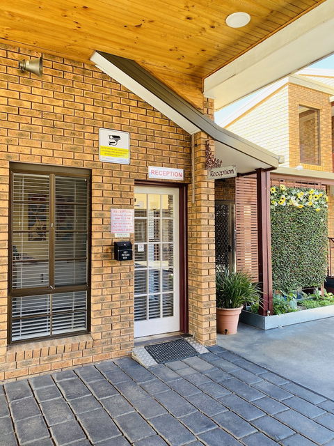 The Cottage Motor Inn Albury - Accommodation Sunshine Coast 3