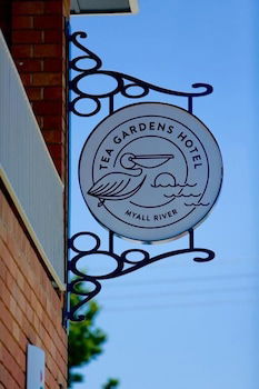 Tea Gardens Hotel - Accommodation Sunshine Coast 0