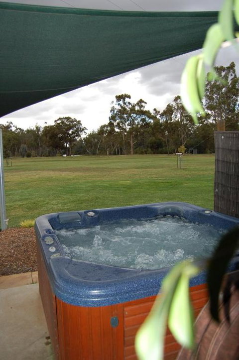 Goolwa Spa & River Retreat House - Accommodation Sunshine Coast 2