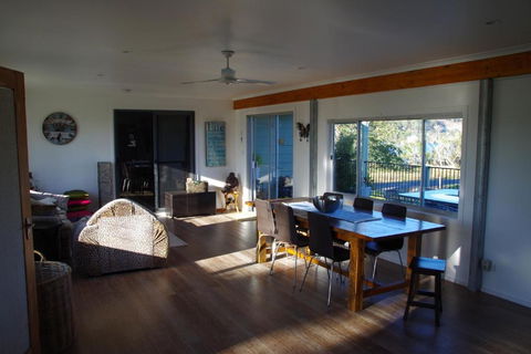 Squeakygate Retreat - Accommodation Sunshine Coast 1