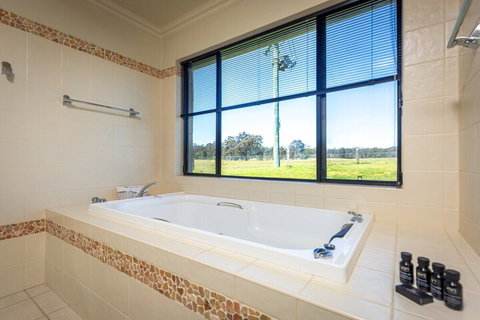 Mandalay Villas Villa 2 - Accommodation Sunshine Coast 6