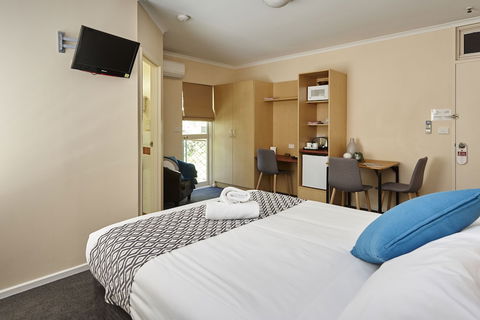 Elphin Motel & Serviced Apartments - Accommodation Sunshine Coast 2
