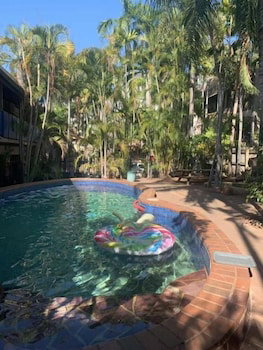 Frogshollow Backpackers - Accommodation Sunshine Coast 2