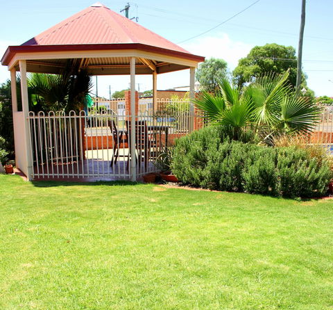 Roma Mid Town Motor Inn - Accommodation Sunshine Coast 0